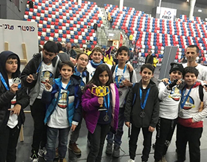 במקום הראשון בתחרות רובוטיקה אזורית: קבוצת הלגו של בית החינוך נבון