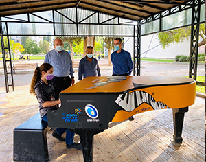 חדש במתחם בית התרבות: פסנתר רחוב לשימוש התושבים