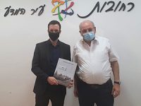 אורח בלשכת ראש העיר: שר העבודה והרווחה, איציק שמולי, הגיע לסיור